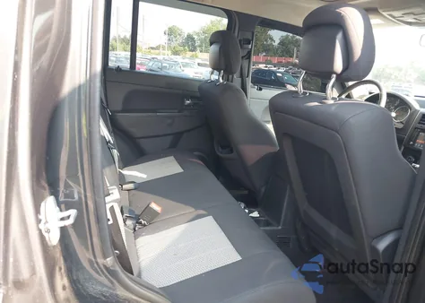 2010 Jeep Liberty Sport z USA, uszkodzony, nr VIN 1J4PN2GK7AW160503